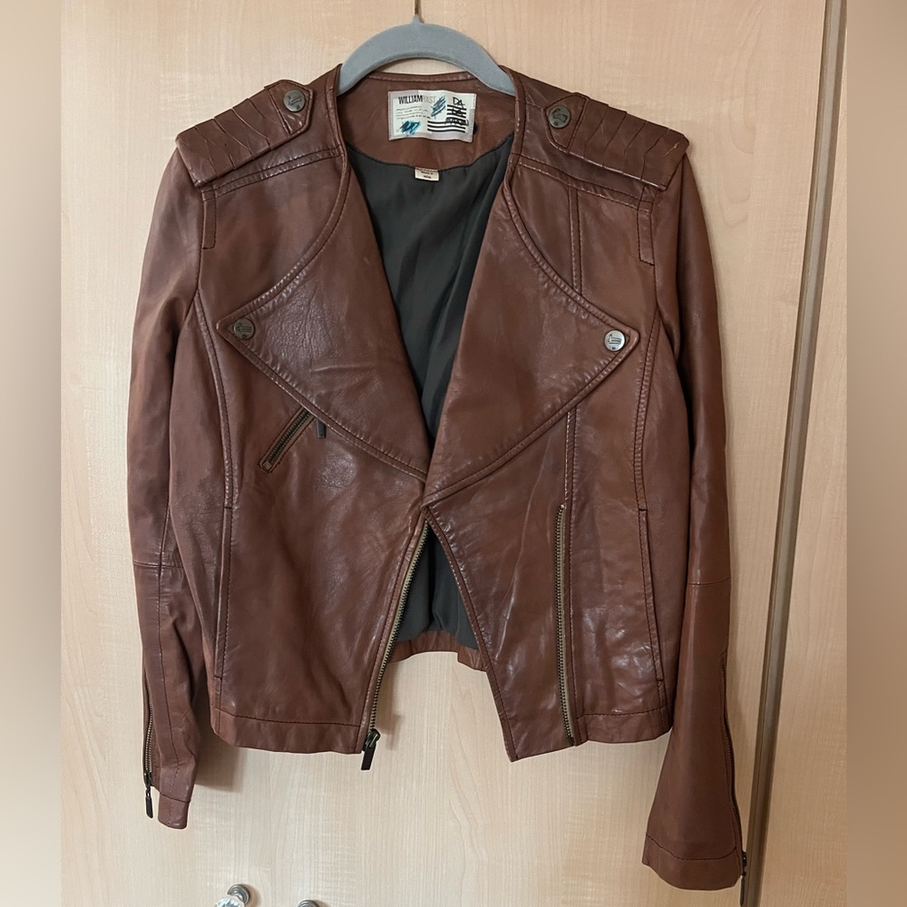 William Rast leather motorcycle jacket
Brown leather
Zipper closure 
size Small